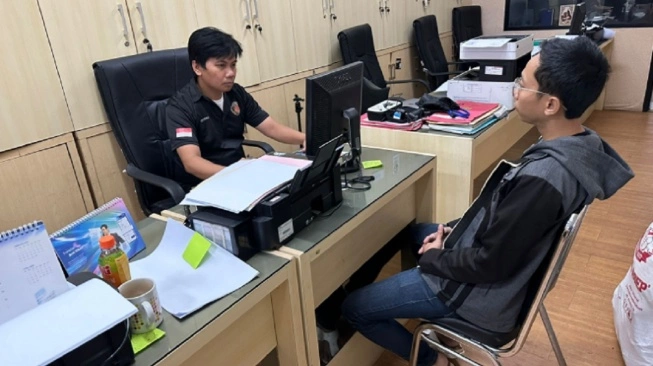 Terduga pelaku ayah cabuli anak kandung di Jakarta Timur. (sumber: suara.com)
