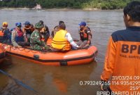 Tim BPBD masih bersiaga di posko dan terus berkoordinasi untuk langkah pencarian 1 korban tug boat di DAS Barito yang masih belum ditemukan. Foto:Istimewa