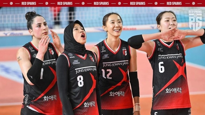  Ekspresi para pemain Red Sparks termasuk Megawati Hangestri Pertiwi di V League 2023-2024. (sumber: suara.com)