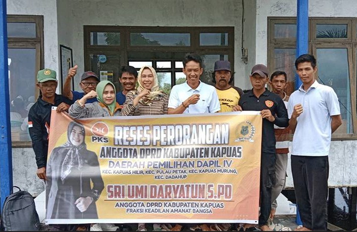 Sri Umi Daryatun anggota DPRD Kapuas, saat reses di Dapil IV.Foto.Firman
