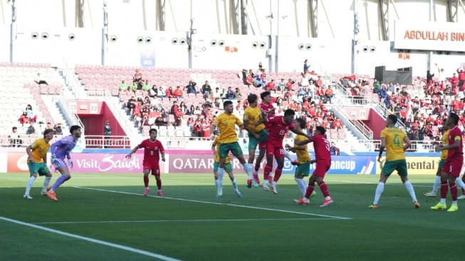 Suasana laga Piala Asia U-23 2024 di Grup A antara Timnas Indonesia U-23 melawan Australia di Stadion Abdullah bin Khalifa, Doha, Qatar, Kamis (18/4/2024) malam WIB (sumber: suara.com)