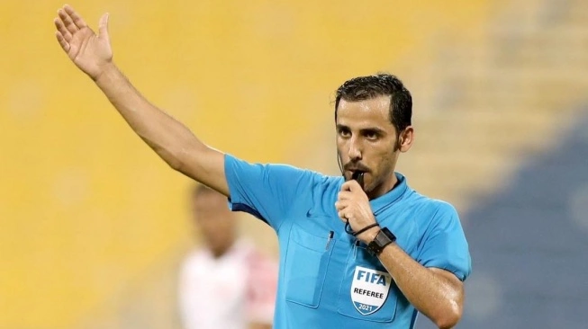Wasit yang akan pimpin timnas Indonesia U-23 vs Australia di Piala Asia U-23 2024. (sumber: suara.com)