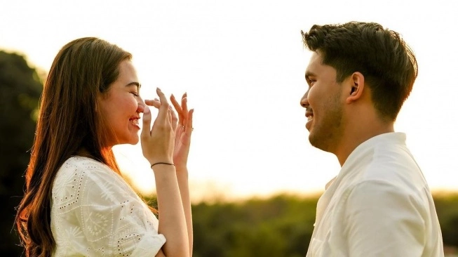 Momen Aaliyah Massaid dilamar Thariq Halilintar  (sumber: suara.com)