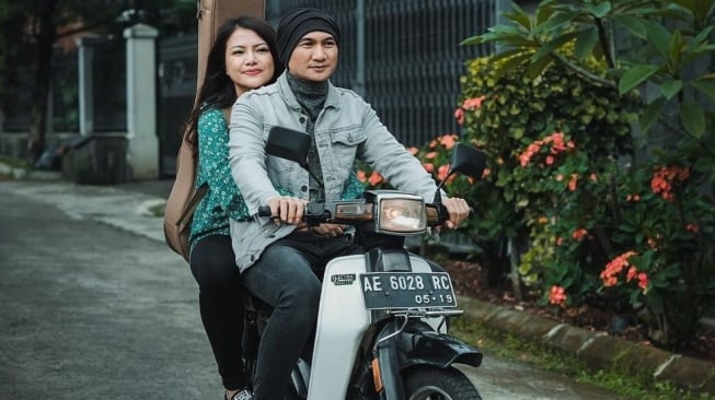 Anji dan Wina Natalia (sumber; suara.com)