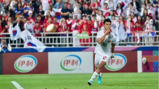 Pratama Arhan berselebrasi setelah memastikan langkah Indonesia ke babak semifinal Piala Asia U-23  (sumber: suara.com)