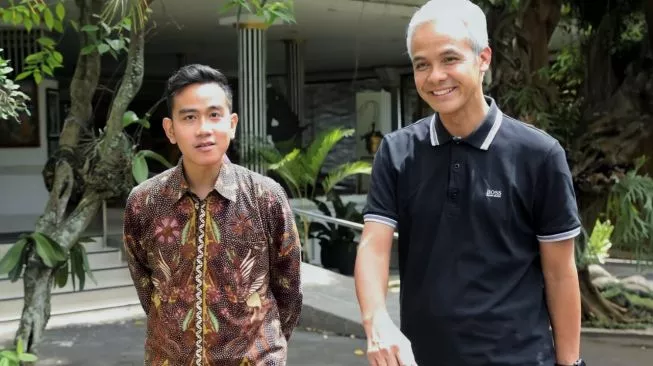 Gibran Rakabuming Raka dan Ganjar Pranowo.  (sumber: suara.com)