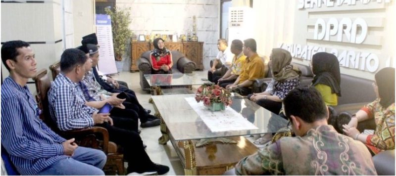 Sekretariat DPRD Kabupaten Barito Utara menerima Kunjungan Kerja (Kunker) DPRD Kabupaten Hulu Sungai Utara (HSU), Amuntai, Kalimantan Selatan.Foto:Delia/1tulah.com