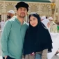 Raffi Ahmad dan Nagita Slavina di Tanah Suci. (sumber: suara.com)