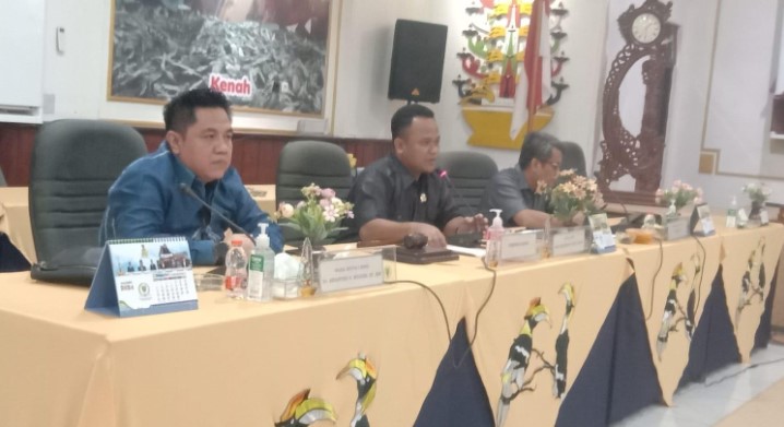 Dewan Perwakilan Rakyat Daerah (DPRD) Kabupaten Barito Timur (Bartim) menggelar Rapat Dengar Pendapat Umum (RDPU) di ruang rapat DPRD Bartim, Selasa, (30/04/2024). Foto:Zakirin/1tulah.com