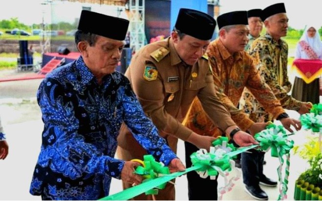 Wakil Ketua I DPRD Kalteng, Abdul Razak (kiri) menghadiri dan turut meresmikan FK UMPR, Selasa, (30/4/2024). Foto:Istimewa