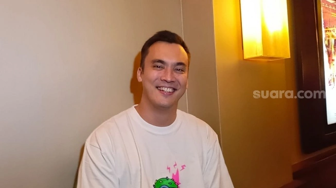 Rendy Kjaernett di Senayan, Jakarta Pusat, Rabu (29/5/2024) (sumber: suara.com)
