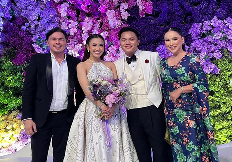 Titi DJ menghadiri pernikahan Rizky Febian dan Mahalini bersama dengan Thomas Djorghi (sumber: instagram @ti2dj)