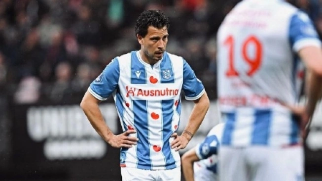 Gelandang Timnas Indonesia, Thom Haye saat bermain untuk klub SC Heerenveen. (sumber: suara.com)