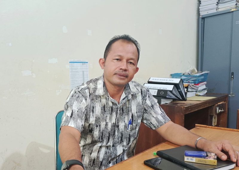 Yudan, warga Desa Muara Pari, saat menceritakan lahan tanah mereka yang bersengketa dengna perusahana tambang, Rabu (22/5/2024).Foto.Deni