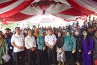 Pj Bupati Kapuas Erlin Hardi Dalam Giat Pasar Penyeimbang, Rabu (7/2/2024).
Foto.M Gazali/1tulah.com