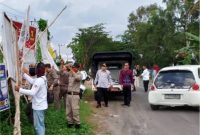 Penertiban Alat Peraga Kampanye Oleh Bawaslu Kapuas Di Dampingi Sat Pol PP, Kamis (8/2/2024).Foto.M Gazali/1tulah.com