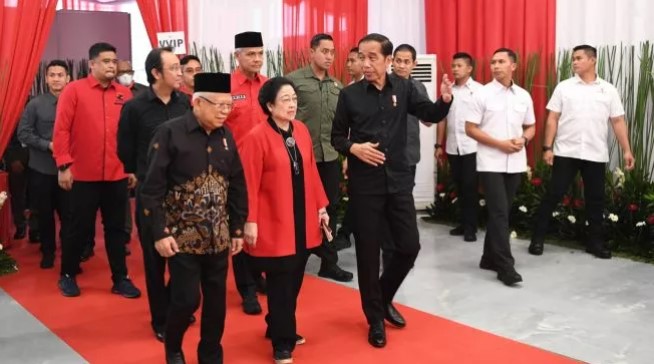 Perjuangan Megawati Soekarnoputri (tengah) di acara PDIP. (ANTARA FOTO/M Risyal Hidayat).