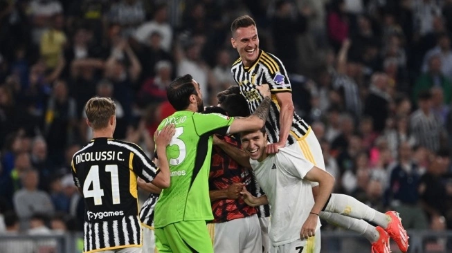 Pemain Juventus rayakan kemenangan atas Atalanta di Final Coppa Italia di stadio Olimpico Roma pada 15 Mei 2024 (sumber: suara.com)
