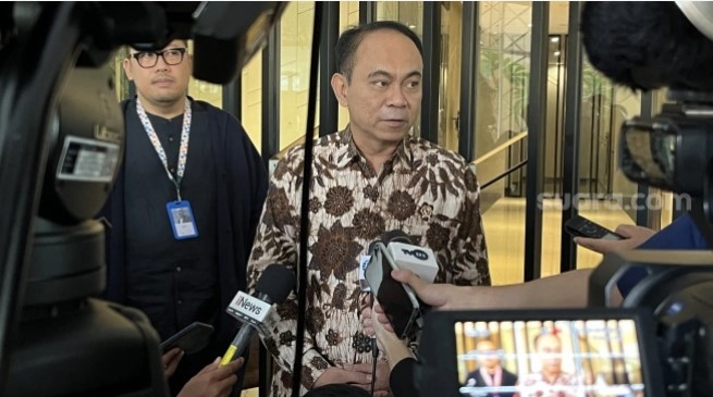 Menkominfo Budi Arie Setiadi akan menjatuhkan denda Rp 500 juta per konten untuk platform yang masih
sebarkan konten judi onlie. [Suara.com/Dicky Prastya]