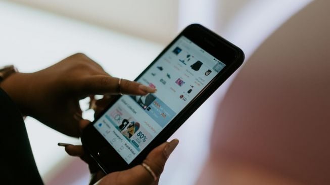 Aplikasi Lazada di smartphone.  (sumber; suara.com)