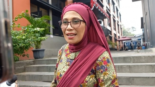 Ibu Indah Permatasari, Nursyah saat ditemui di kawasan Kapten P. Tendean, Jakarta Selatan, Senin (28/8/2023). (sumber: suara.com)