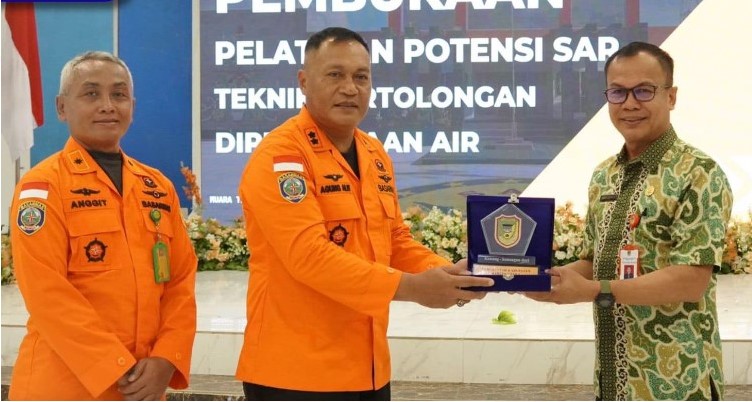 Pelatihan Teknis Pertolongan Permukaan Air (Water Rescue) bagi Potensi Pencarian dan Pertolongan di Muara Teweh tahun 2024, Kamis (2/5/2024).Foto:Delia/1tulah.com
