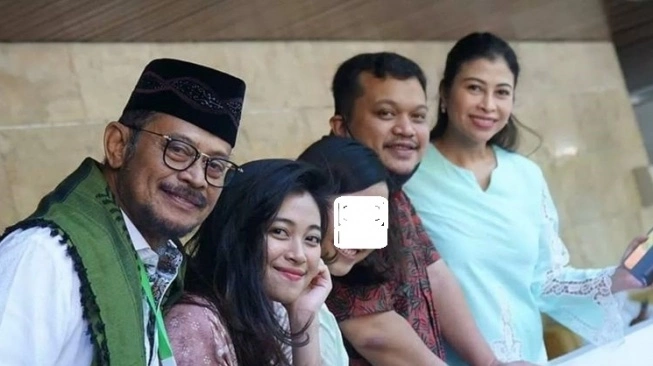 Syahrul Yasin Limpo saat foto bersama anak dan cucu (sumber: suara.com)