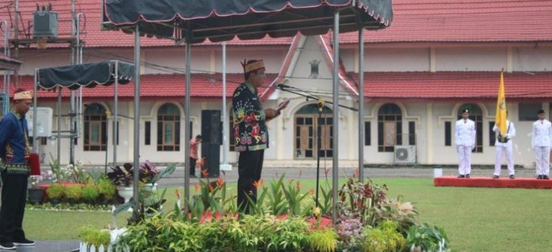 Upacara peringatan Hari Ulang Tahun (HUT) ke-67 Provinsi Kalimantan Tengah (Kalteng) yang diselenggarakan Pemkab Bartim  di halaman Kantor Bupati Barito Timur, Senin (27/5/2024). Foto: 1tulah.com/zakirin