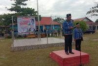 Upacara Peringatan Hari Pendidikan Nasional (Hardiknas) di Halaman Kantor Kecamatan Kapuas Kuala, bertindak selaku Inspektur Upacara Camat Kapuas Kuala Nurcahyono, Senin Pagi (6/5/2024). Diskominfo Kapuas