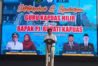 Pj Bupati Kapuas Erlin Hardi memberikan sambutan pada kegiatan silaturahmi dan syukuran Guru PPPK Kecamatan Kapuas Hilir di Aula Rujab Bupati Kapuas, Minggu (9/6/2024) siang. Foto: Diskominfo Kapuas