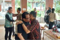 Pj Bupati Kapuas, Erlin Hardi saat hadiri acara perpisahan dua pejabat purna tugas, bertempat di Aula kantor Bupati Kapuas, Jumat (3/5/2024). Foto: Borneonews.co.id