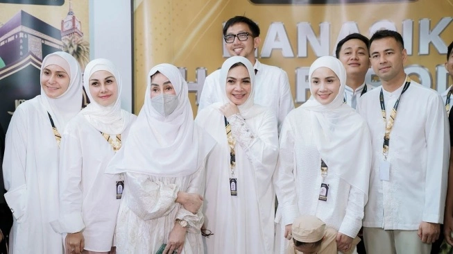 Momen Raffi Ahmad dan Rombongan RANS Family Ikuti Manasik Haji. Sumber foto : suara.com