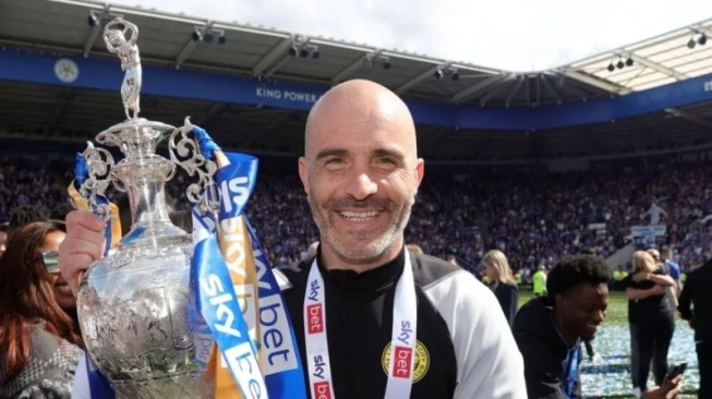 Enzo Maresca berhasil membawa Leicester City juara Divisi Championship dan kembali ke Liga Premier Inggris musim depan. Sumber foto : suara.com
