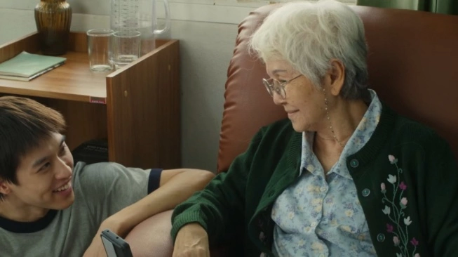 Film How To Make Millions Before Grandma Dies. Sumber foto : suara.com