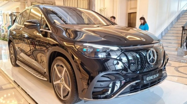 Mercedes-Benz EQE SUV meluncur di Jakarta pada Kamis (20/6/2024). Sumber foto : suara.com