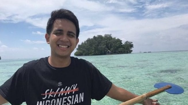 Andovi da Lopez saat menikmati liburan di Pulau Macan. Sumber foto : suara.com
