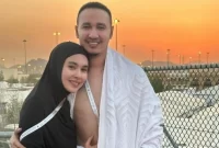 Kartika Putri dan Habib Usman bin Yahya Tunaikan Ibadah Haji. Sumber foto : suara.com