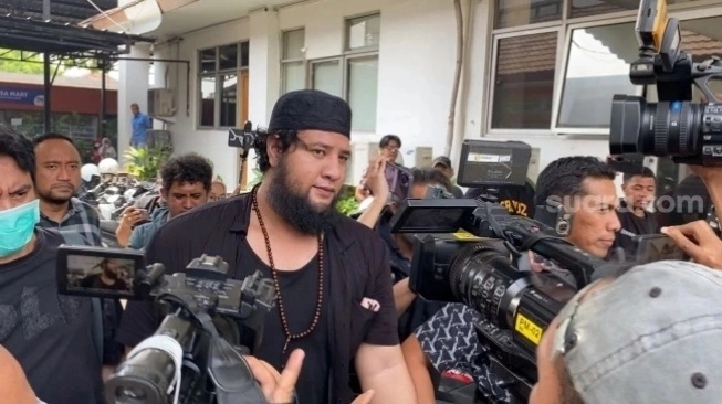 Ammar Zoni Minta Maaf Usai Anak-anak Minta Dibelikan Mainan (sumber: suara.com)