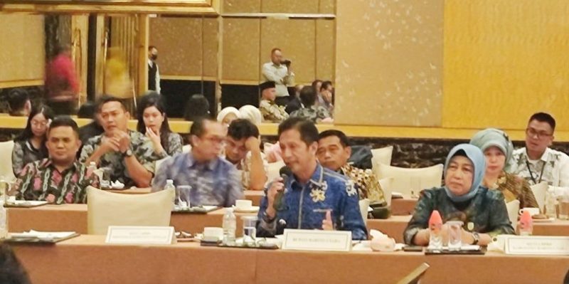 Pj. Bupati Barito Utara Drs. Muhlis bersama dengan Ketua DPRD Barito Utara Ir. Hj. Mery Rukaini, M.IP  saat menghadiri Forum Group Discussion (FGD) kelistrikan di Hotel Mulia Senayan Jakarta, Jumat (7/6/2024). Foto:Delia/1tulah.com
