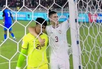 Jay Idzes tuai pujian atas aksi terpuji yang dilakukannya di laga Kualifikasi Piala Dunia 2026. (foto: Vidio)