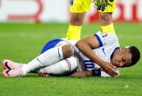 Kylian Mbappe cedera patah hidung. (foto: CanalplusFoot)