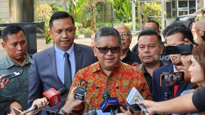 Sekretaris Jenderal DPP PDI Perjuangan (PDIP) Hasto Kristiyanto akhirnya penuhi panggilan Komisi Pemberantasan Korupsi (KPK), Senin (10/6/2024).  (sumber: suara.com)