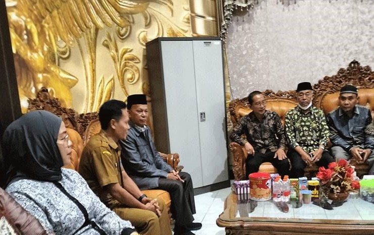 Komisi I DPRD Barito Kuala (Batola) melakukan kunjungan kerja (kunker) ke Dewan Kapuas, dalam rangka menjalin silaturahmi dan mempelajari mekanisme kerja sama dengan mitra kerja pada Rabu (24/4/2024).