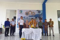 Pj Bupati Syamsir meresmikan terminal H Soemarsono P A di Desa Ambungan. Foto: Farida Alriani/1tulah.com