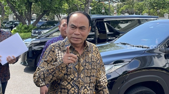 Menteri Komunikasi dan Informatika (Menkominfo) Budi Arie Setiadi datang menyambangi Istana Kepresidenan Jakarta (sumber: suara.com)