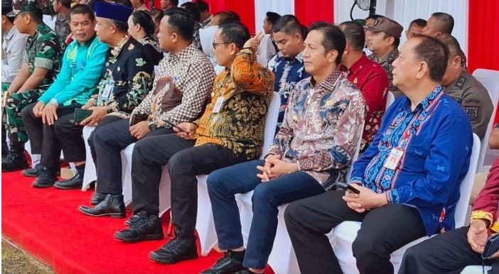 Penjabat bupati Barito Utara Drs. Muhlis menghadiri Apel Siaga Alat dan Mesin Pertanian yang digelar di lapangan Bola Makorem 102/PJG, Jumat (14/6/2024).Foto:Istimewa Pemkab Barut