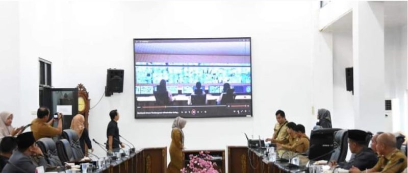Pemerintah Kabupaten (Pemkab) Barito Utara melalui Dinas Kominfosandi bersama DPRD Kabupaten Barito Utara menggelar Rapat Dengar Pendapat (RDP), Senin (10/6/2024). Foto:Delia/1tulah.com