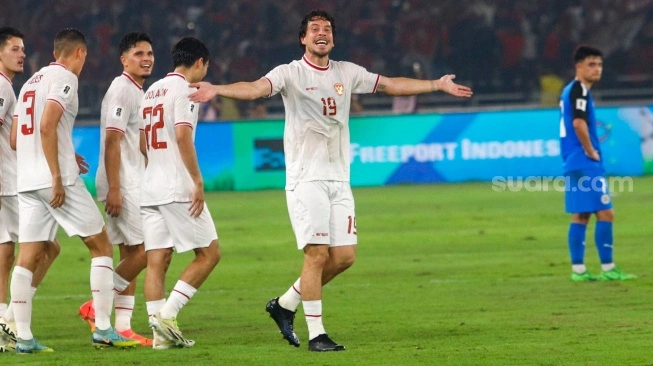 Pemain Timnas Indonesia Thom Haye berselebrasi usai mencetak gol dalam pertandingan Kualifikasi Piala Dunia 2026 antara Indonesia melawan Filipina (sumber: suara.com)