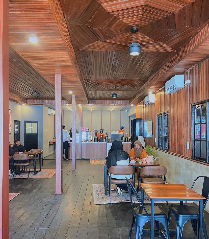 Rekomendasi kafe di Banjarmasin yang cocok untuk WFC. (foto: instagram @wreckwithoutcoffee)