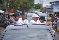 Konvoi Mobil Dalam Arak-Arakan Piala Adipura Di Kota Kuala Kapuas.